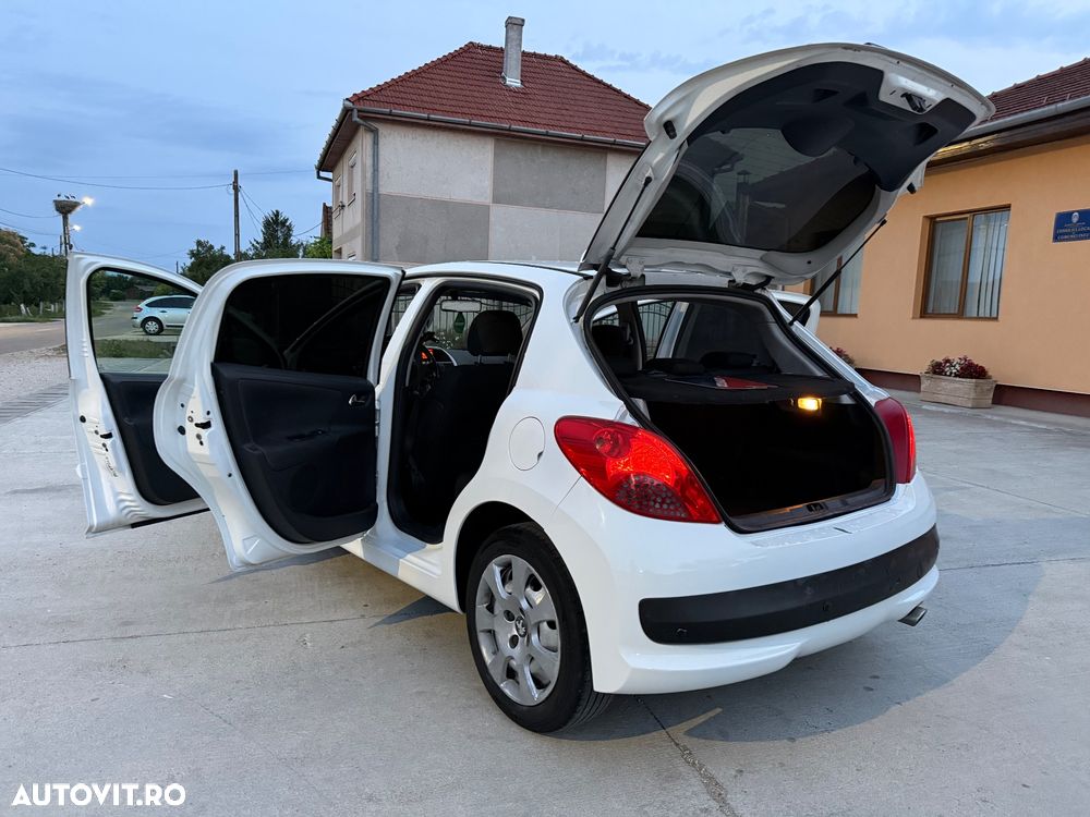 Peugeot 207 1.6HDI Feline - 14