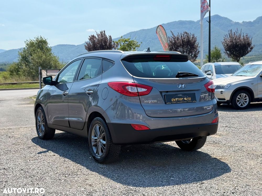 Hyundai ix35 2.0 CRDI 4WD Fifa World Cup Gold Edition - 8
