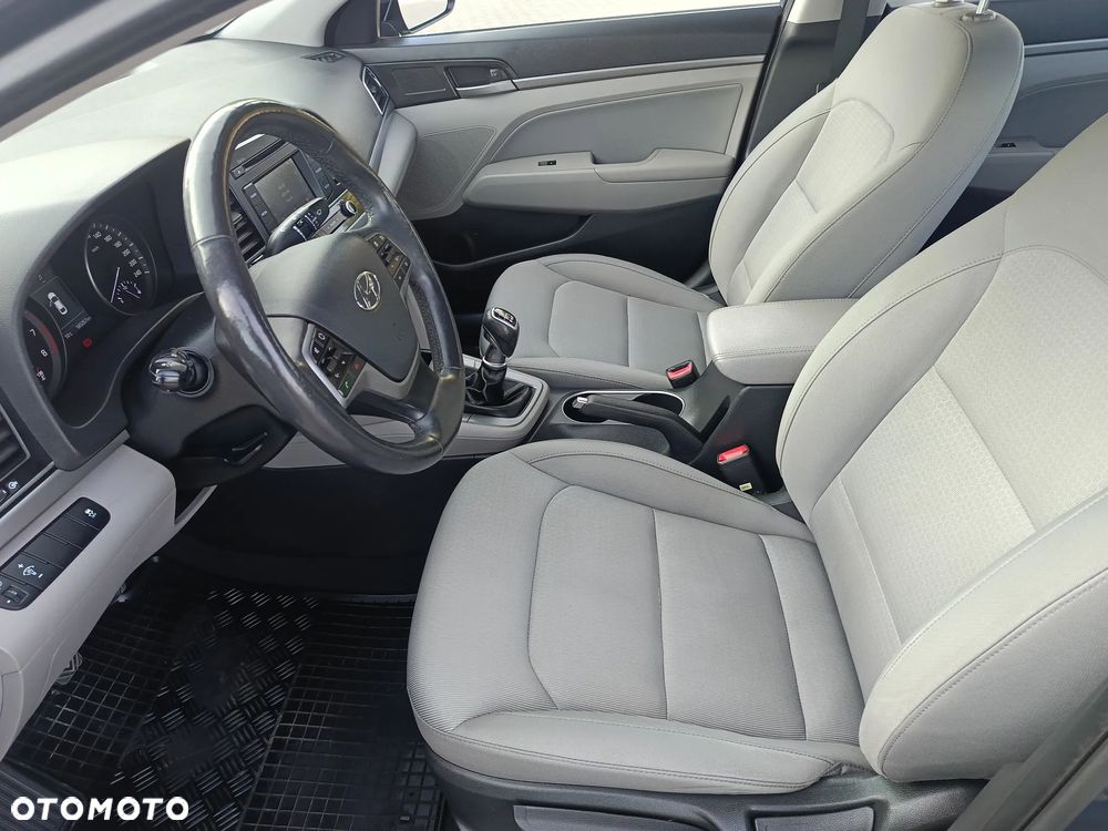 Hyundai Elantra - 16