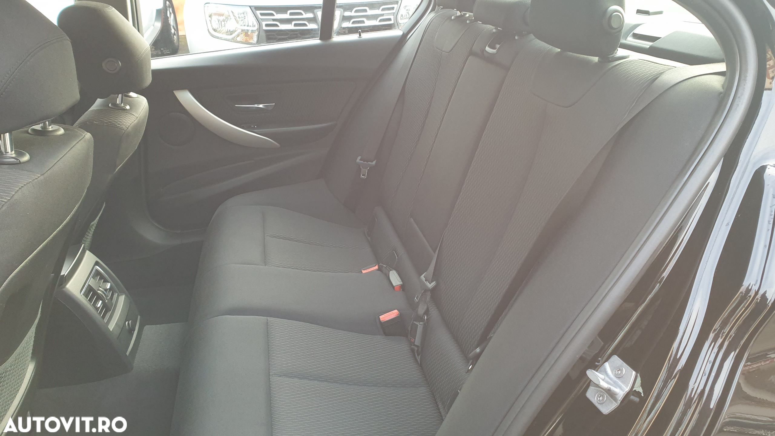 BMW Seria 3 318d xDrive Advantage - 14
