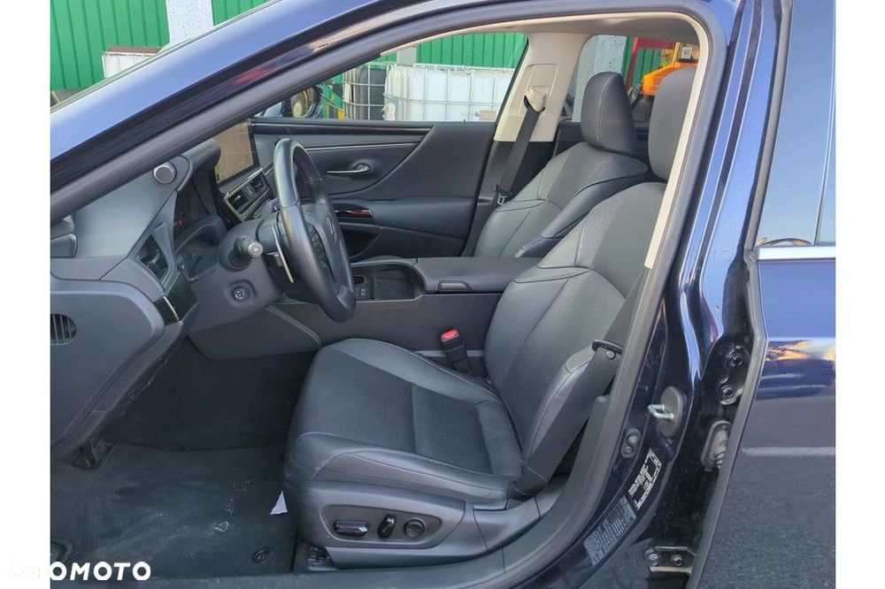 Lexus ES 300h Business Edition - 5