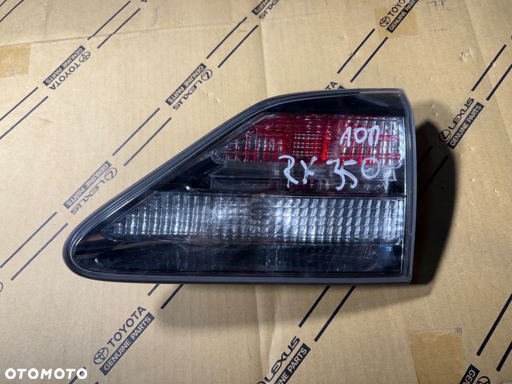 Lampa tylna prawa w klapę bagażnika Lexus RX350 09-12r. - 1
