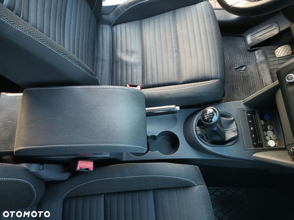 Volkswagen Touran 2.0 TDI DPF Highline - 18