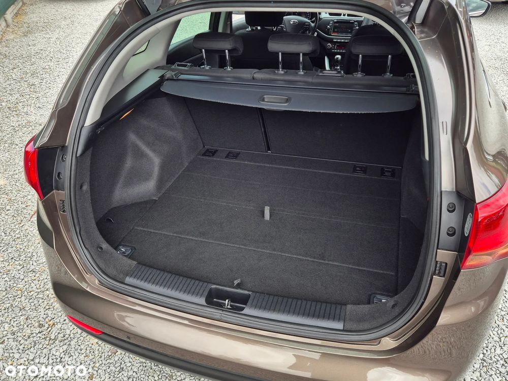 Kia Ceed 1.6 GDI Fifa World Cup Edition - 38
