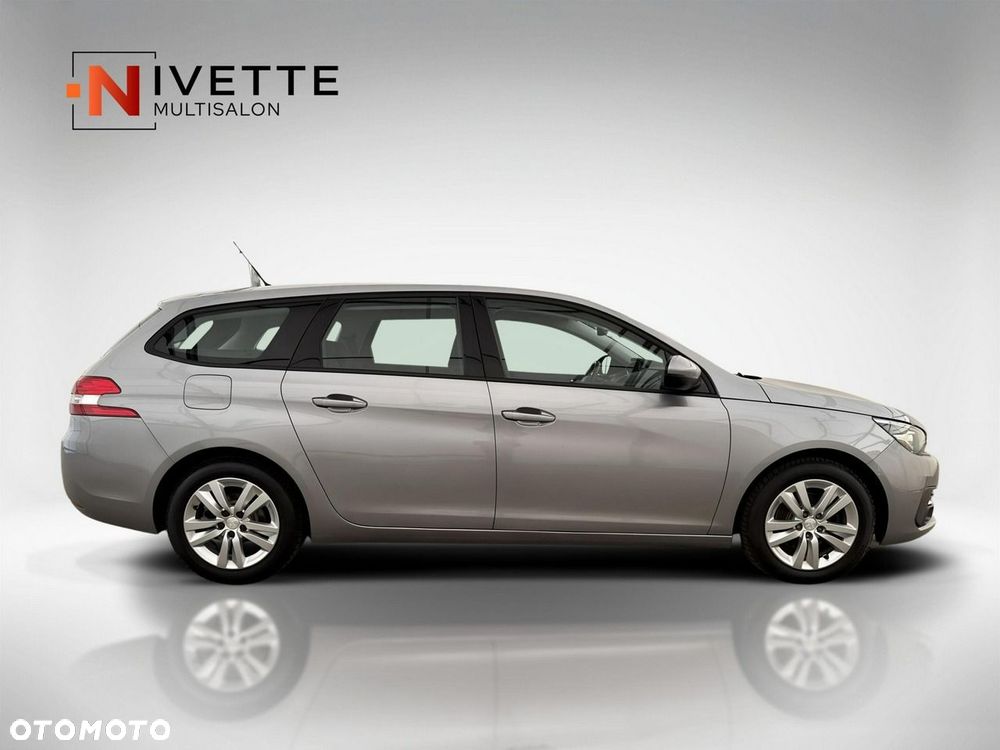 Peugeot 308 - 8