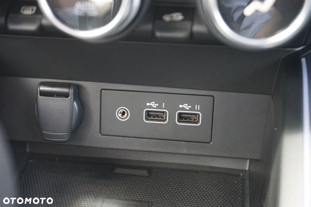 Renault Clio 1.6 E-TECH Techno - 24
