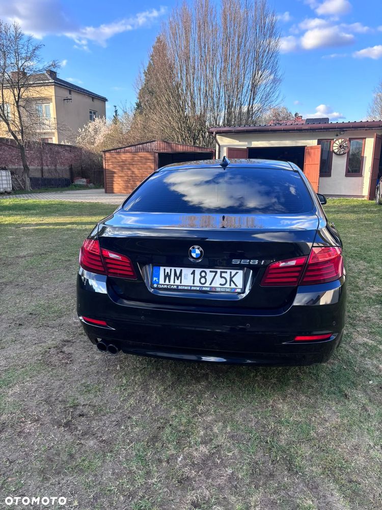 BMW Seria 5 528i Luxury Line - 8