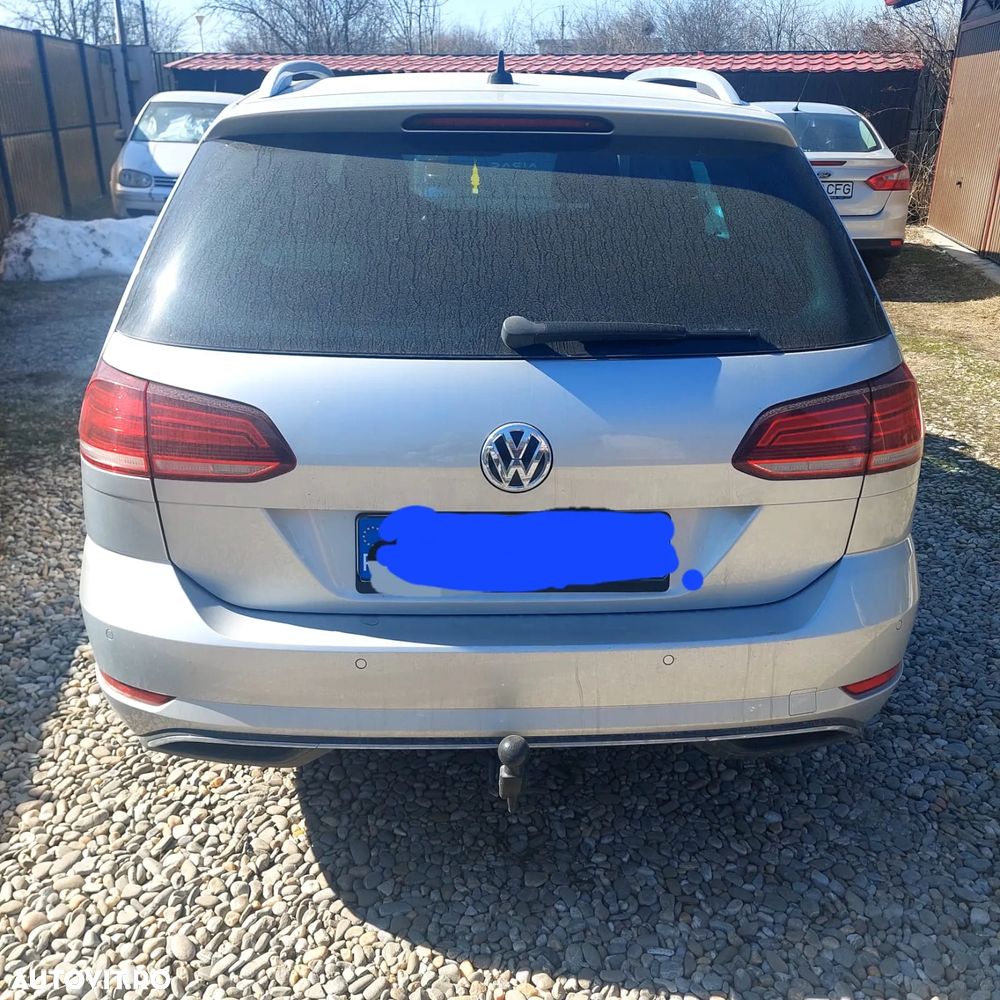 Volkswagen Golf - 10