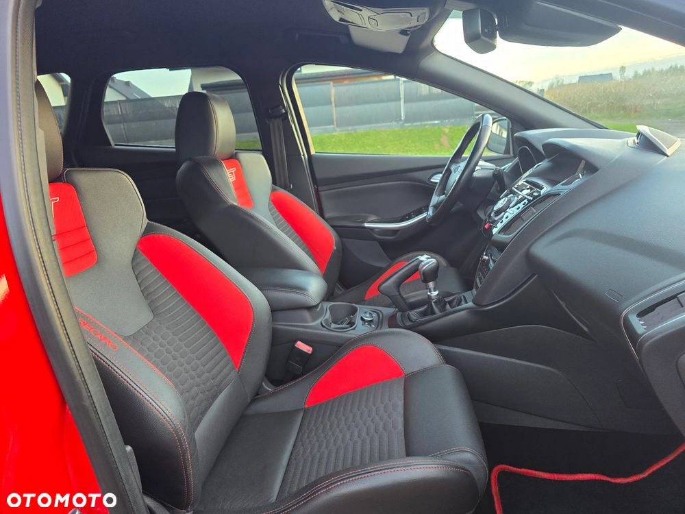 Ford Focus 2.0 EcoBoost ST - 27