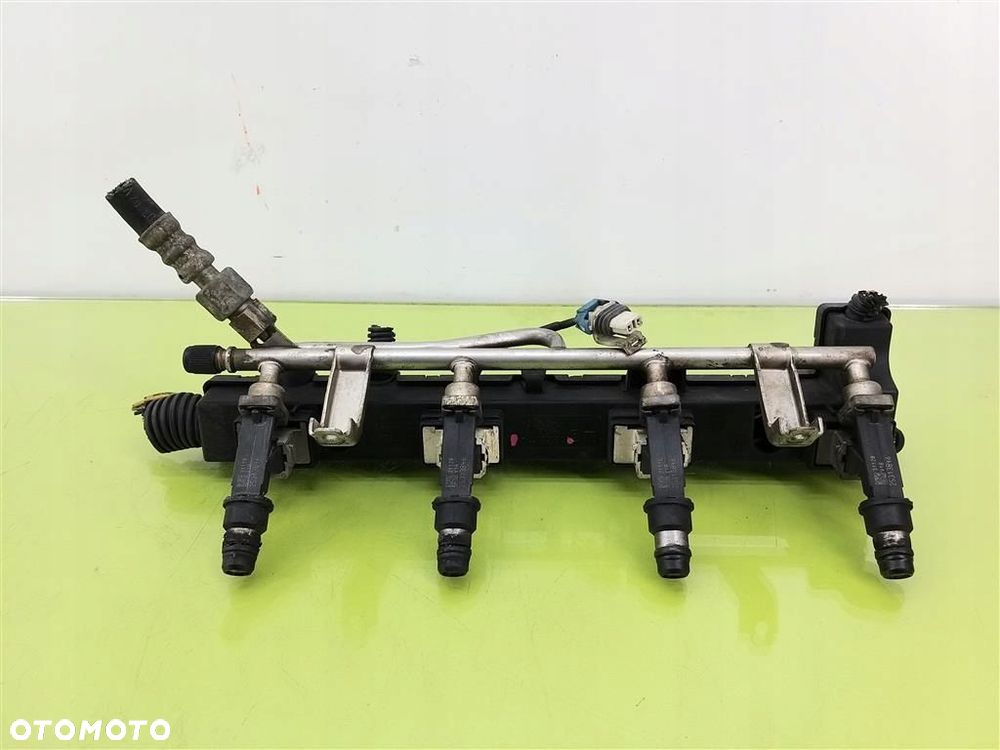 Listwa wtryskiwaczy Opel Astra II G 1998-2009 1,6 16V BENZYNA 09133177A - 1