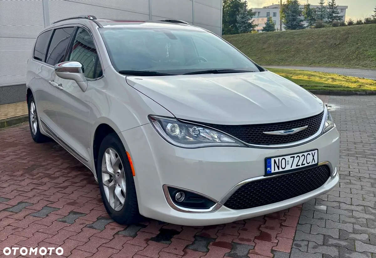 Chrysler Pacifica - 10