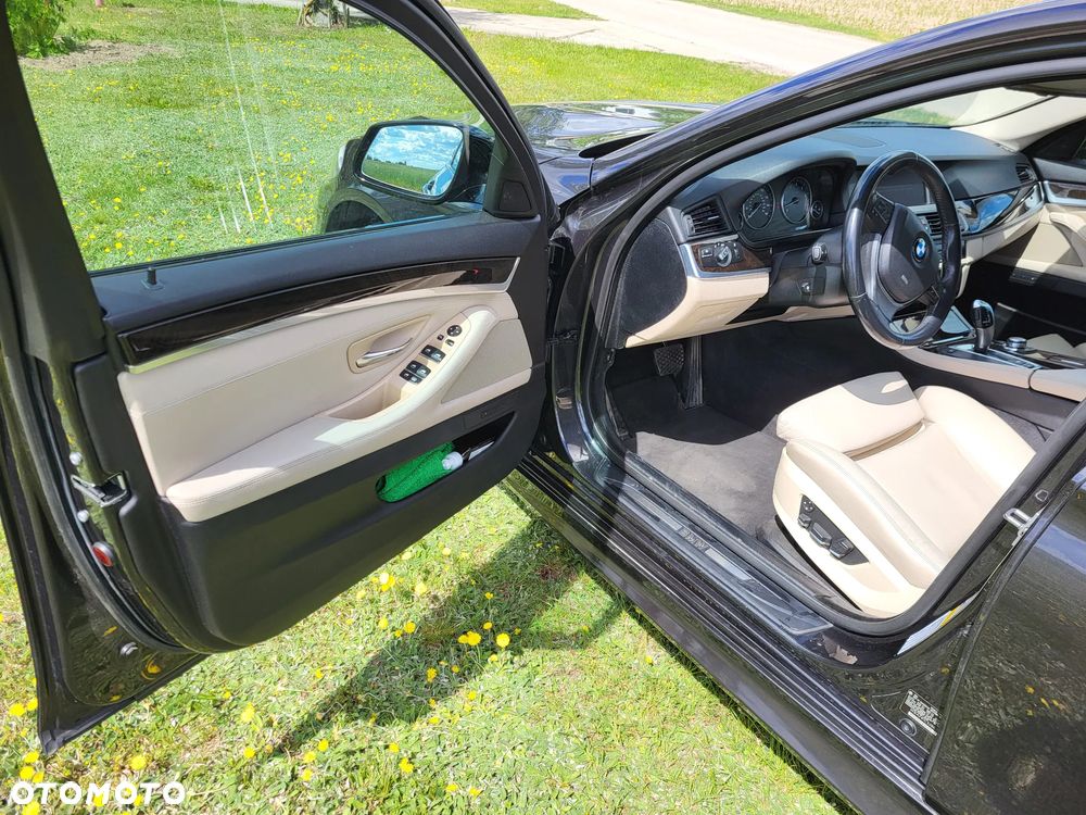 BMW Seria 5 528i - 25
