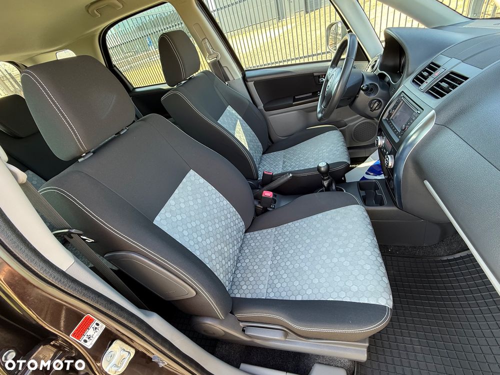 Suzuki SX4 1.6 Premium 4WD - 24