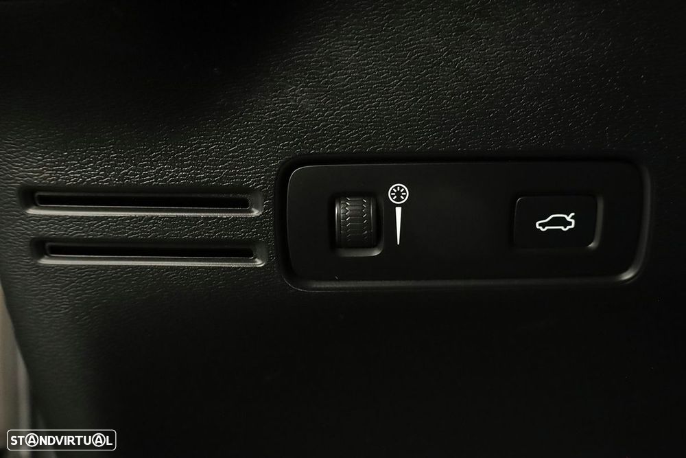 Volvo XC 40 1.5 T2 Plus Dark Auto - 19