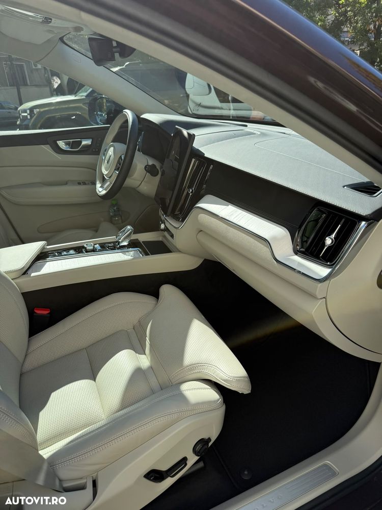 Volvo XC 60 T6 AWD Ultra Dark - 9