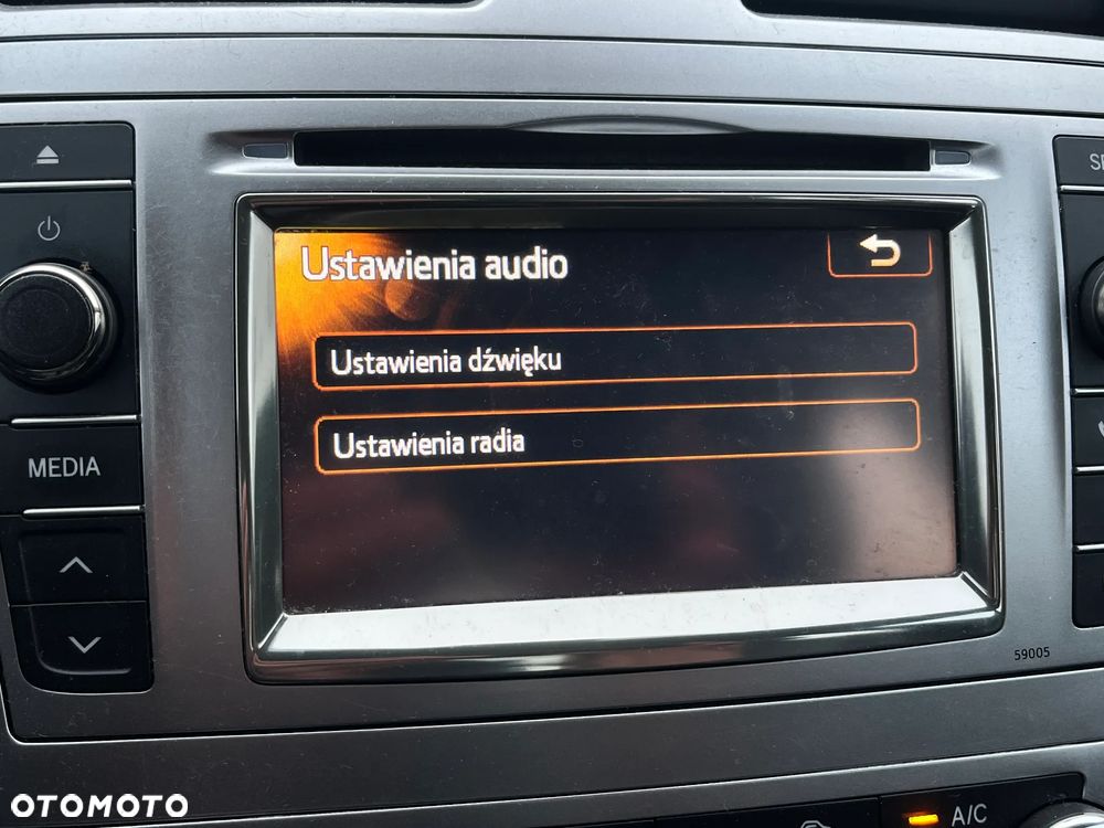 Toyota Avensis 1.6 Premium - 36