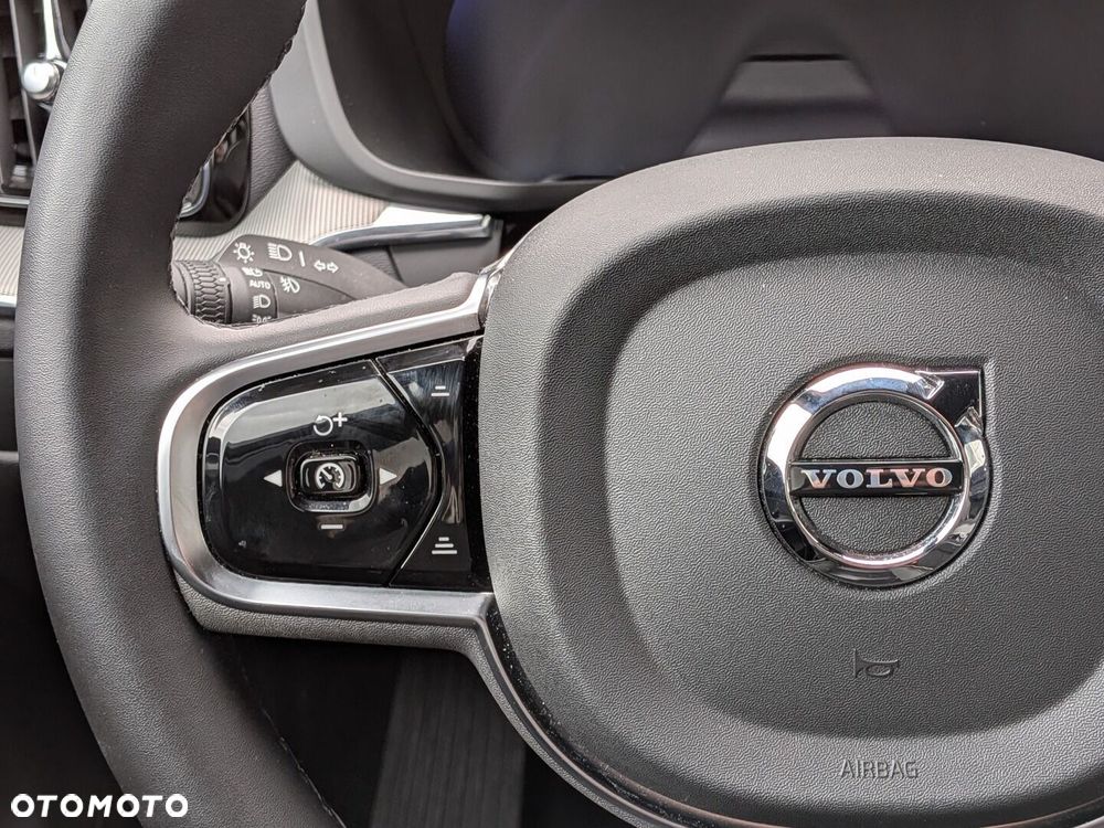 Volvo XC 60 B4 D AWD Ultimate Dark - 35