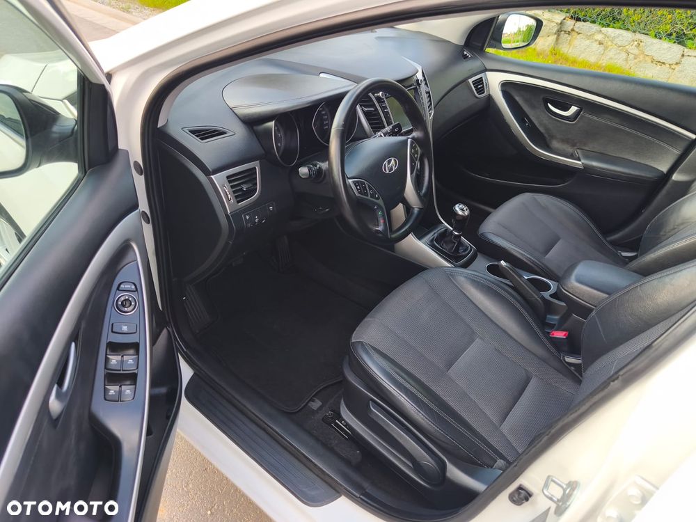 Hyundai i30 blue Kombi 1.6 GDi Passion - 12