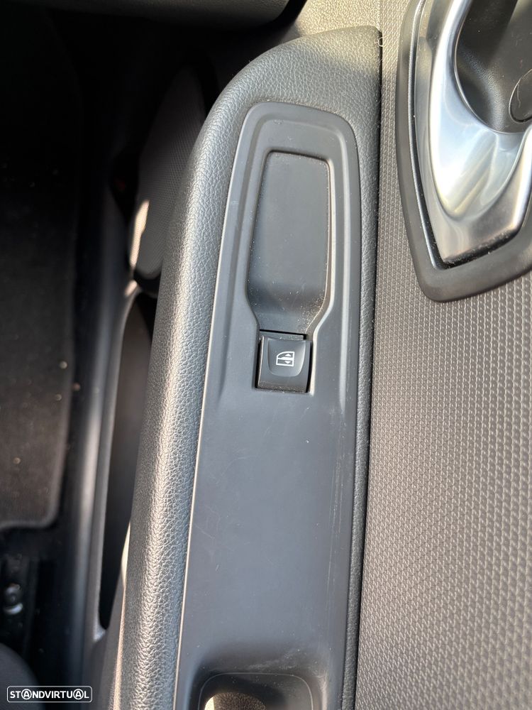 Renault Clio 0.9 TCe Limited Bi-Fuel - 11