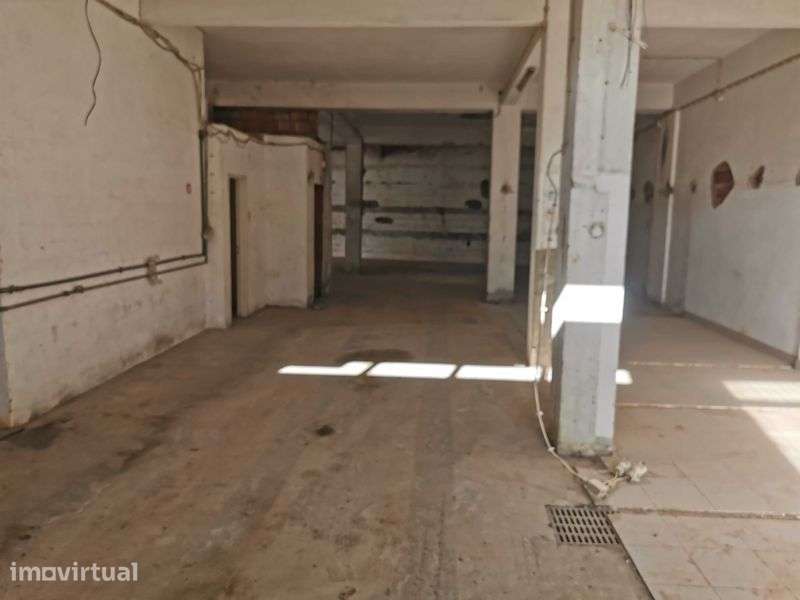 Armazém com 300 M2 - Grande imagem: 4/7