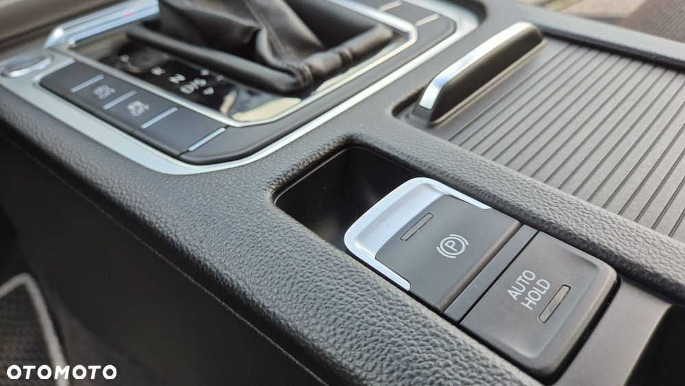 Volkswagen Passat 2.0 TDI SCR 4Mot DSG Comfortline - 32