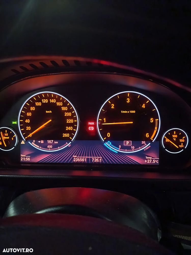 BMW Seria 5 525d xDrive - 23