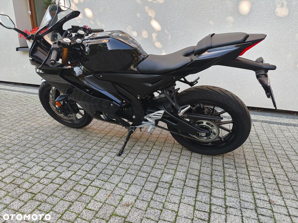 Yamaha YZF - 22