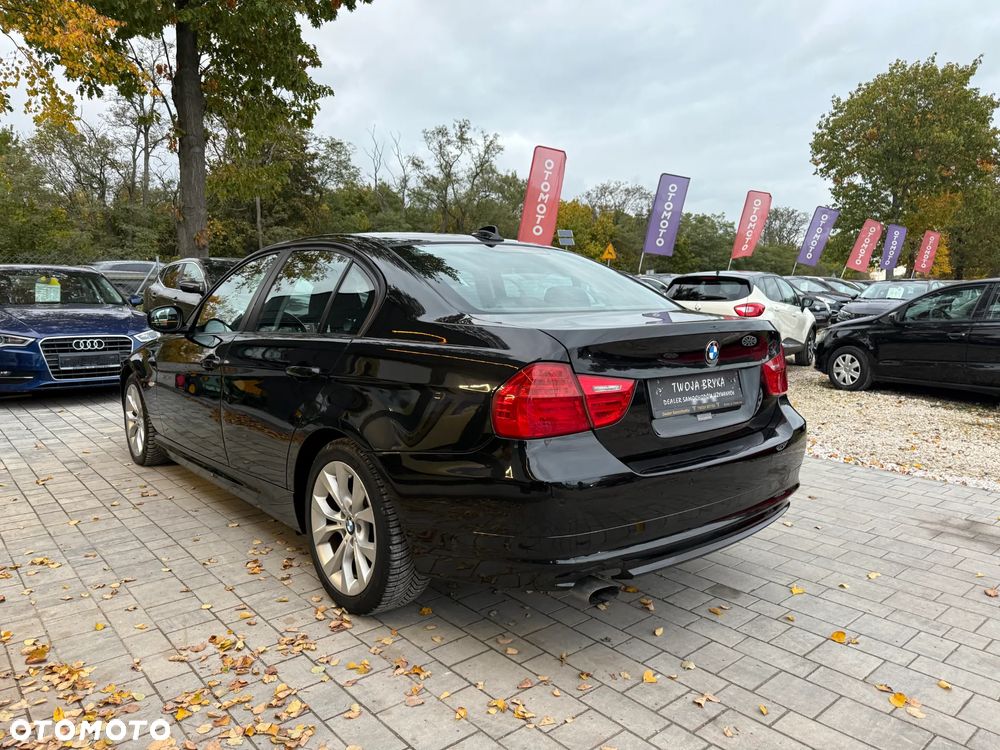 BMW Seria 3 318i - 5