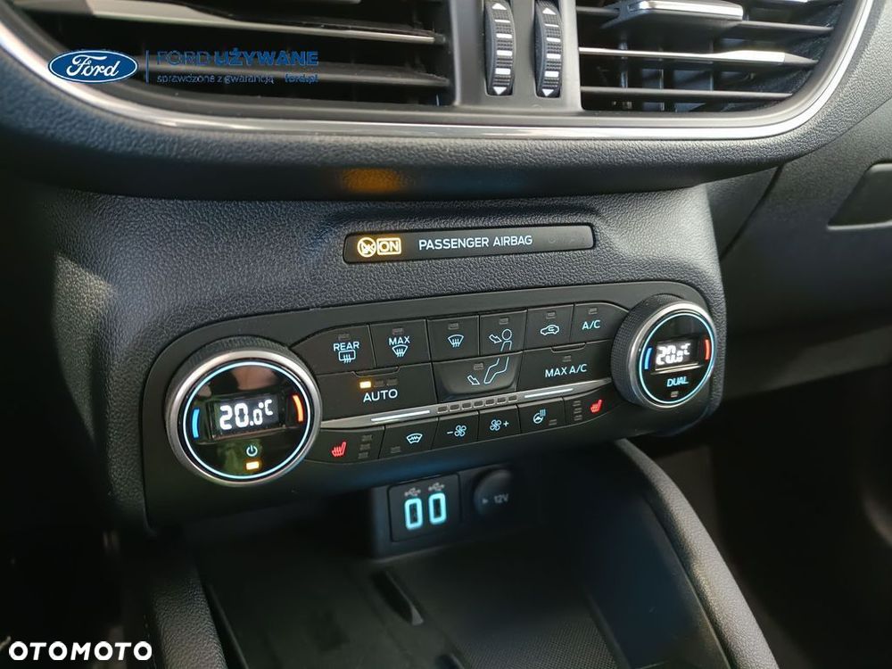 Ford Kuga 2.0 EcoBlue Hybrid TITANIUM - 26