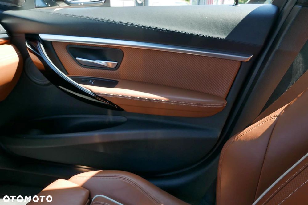 BMW Seria 3 330i M Sport - 35