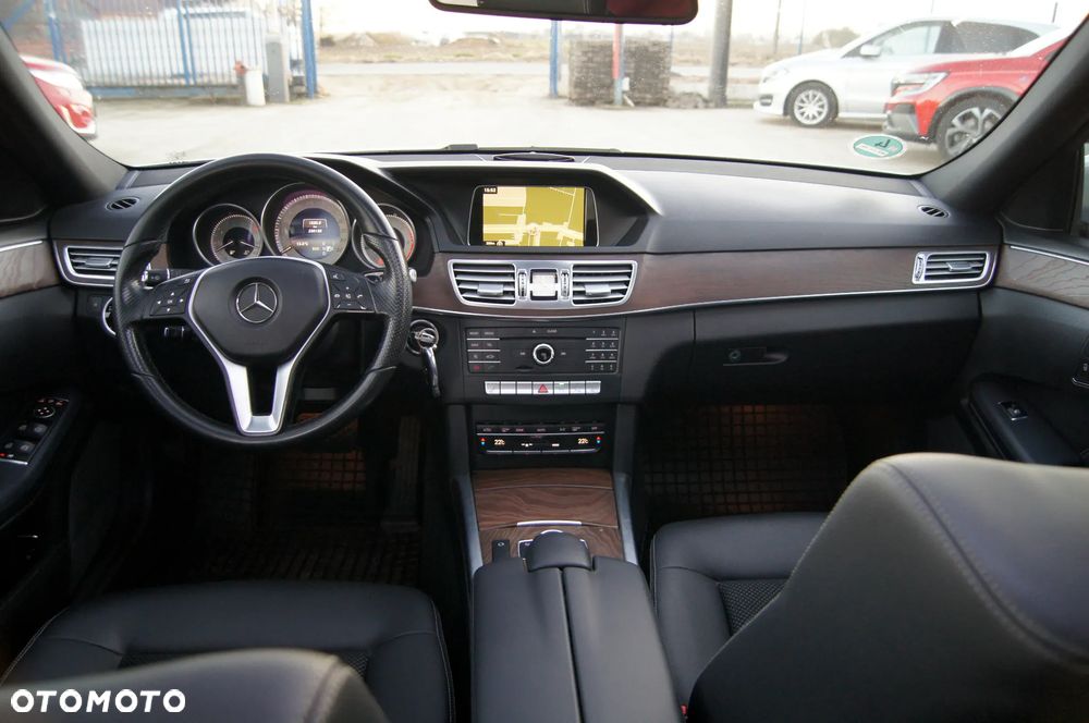 Mercedes-Benz Klasa E 350 BlueTEC 4Matic 7G-TRONIC - 24