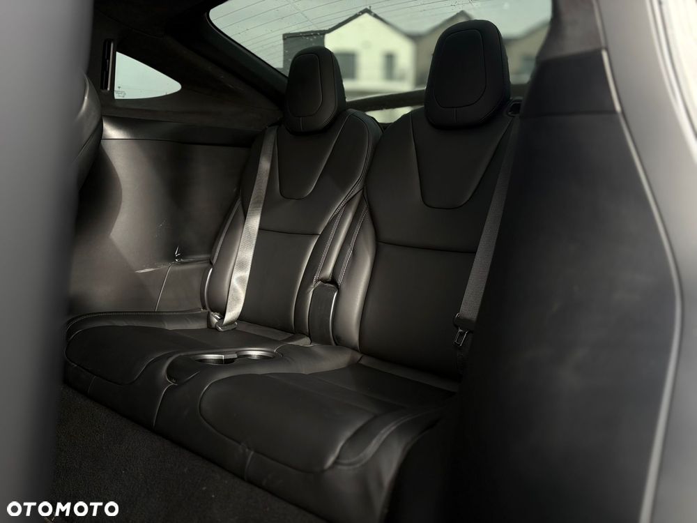 Tesla Model X - 11
