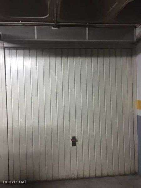 Garagem Centro Comercial Colina do Sol - Alfornelos - Grande imagem: 2/2