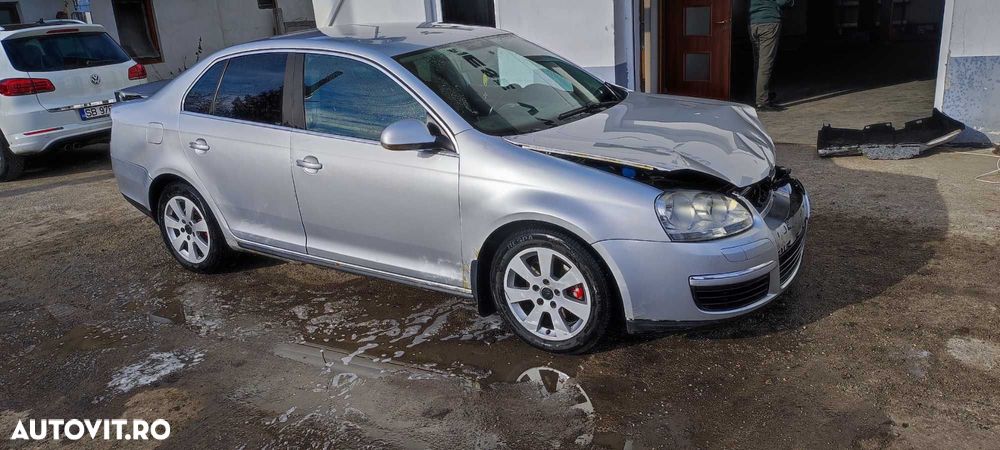 Dezmembrez volkswagen vw JETTA an 2007 cod BMM cutie DSG6 cod KCU LA7W - 2