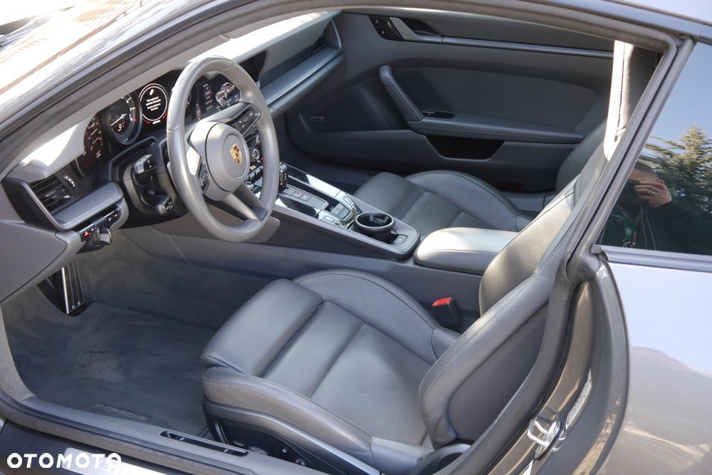 Porsche 911 Carrera 4S - 34