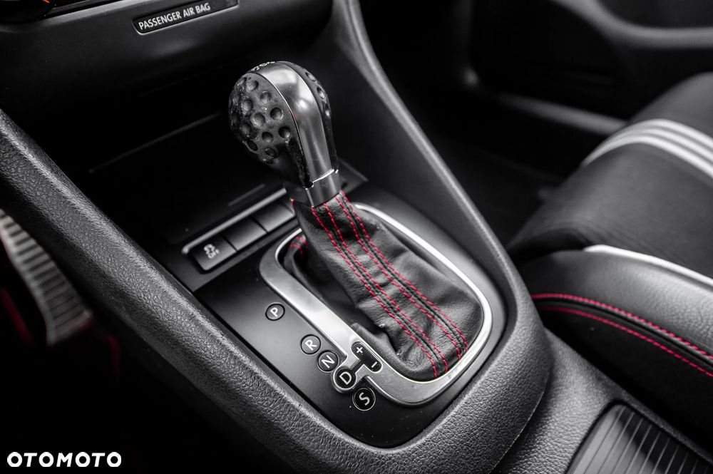 Volkswagen Golf 2.0 GTI DSG adidas - 37