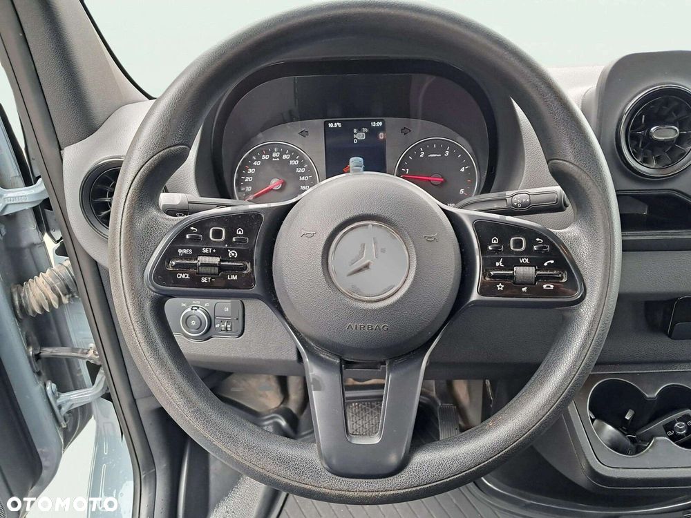 Mercedes-Benz Sprinter 910 - 10