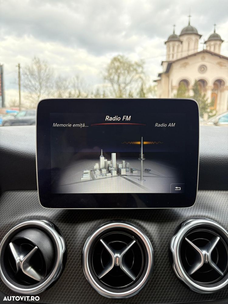 Mercedes-Benz GLA - 16