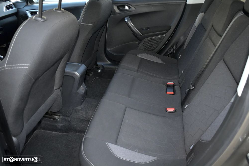 Peugeot 2008 1.2 PureTech Style - 8