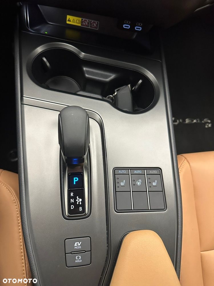 Lexus UX - 3