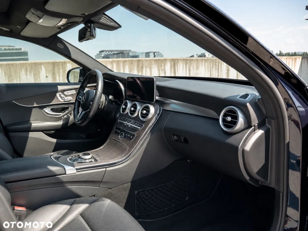 Mercedes-Benz Klasa C 300 9G-TRONIC Exclusive - 20
