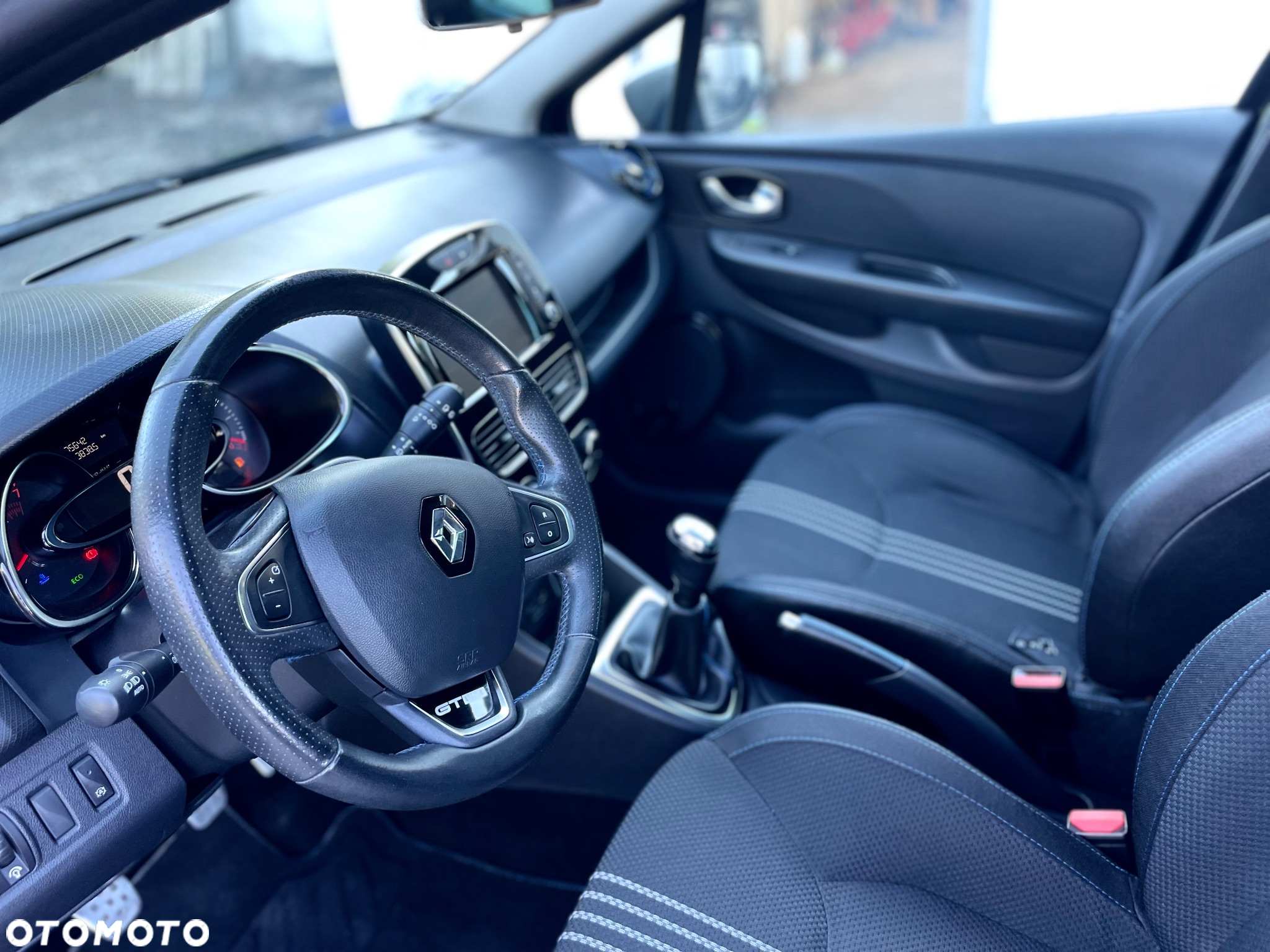Renault Clio TCe 90 INTENS - 9