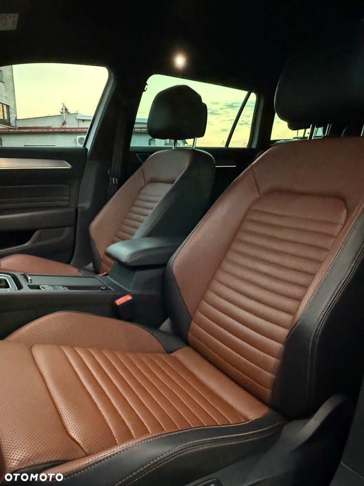 Volkswagen Passat Variant 2.0 TDI SCR DSG Elegance - 19