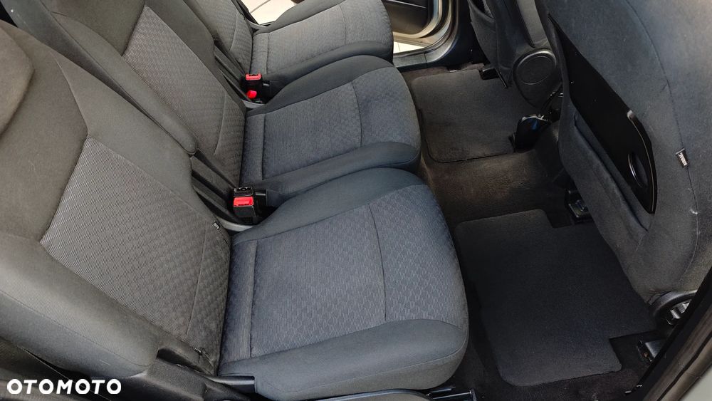 Ford Galaxy 2.0 Ghia - 34