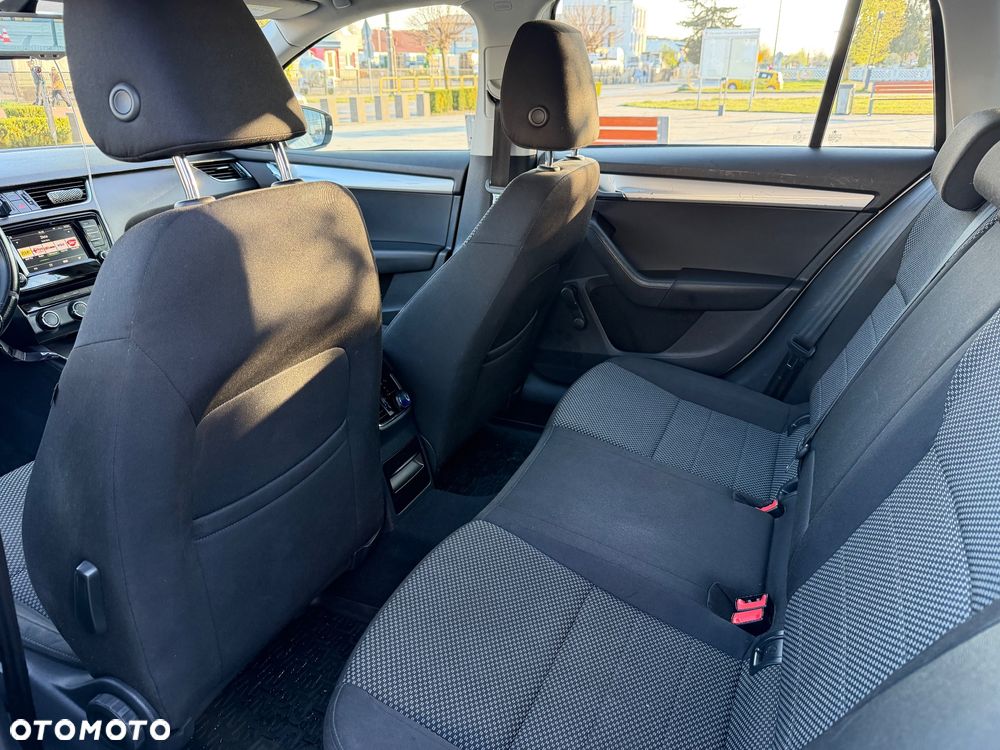 Skoda Octavia 1.6 TDI (Green tec) 4x4 Ambition - 17