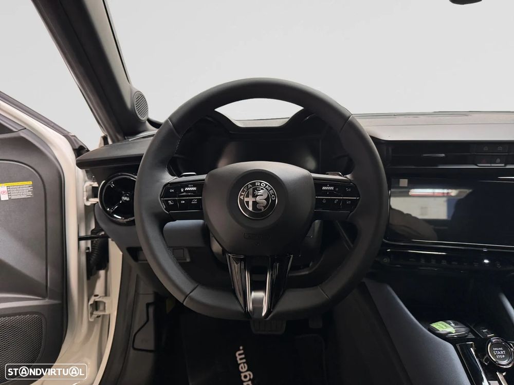 Alfa Romeo Junior 1.2 eDCT6 - 12