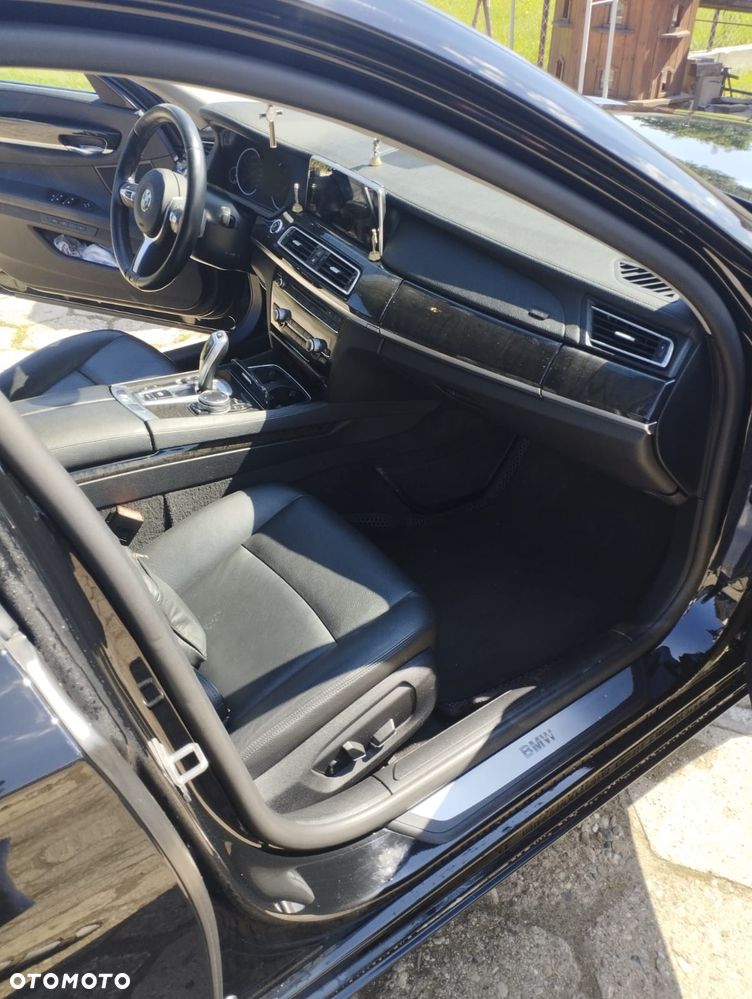 BMW Seria 7 740i - 7