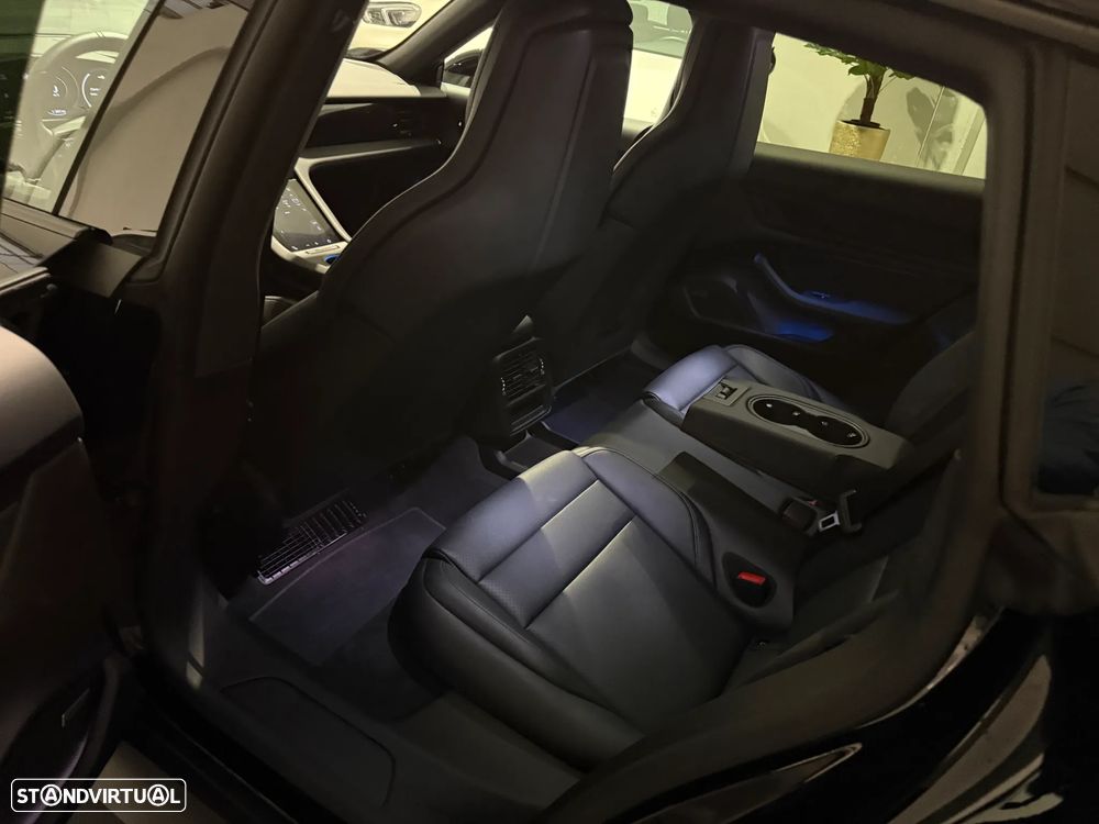 Porsche Taycan Sport Turismo Black Edition - 37