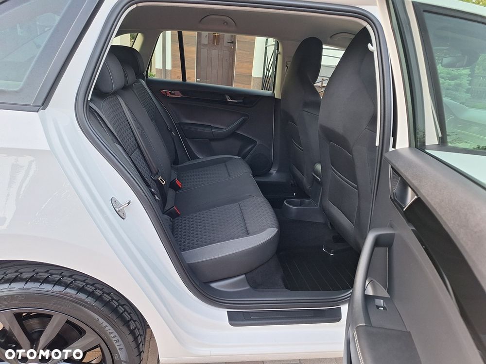 Skoda RAPID Spb 1.0 TSI Style - 10