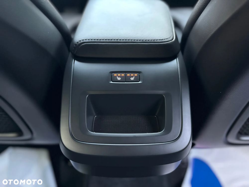 Volvo XC 60 B4 D AWD Plus Dark - 18